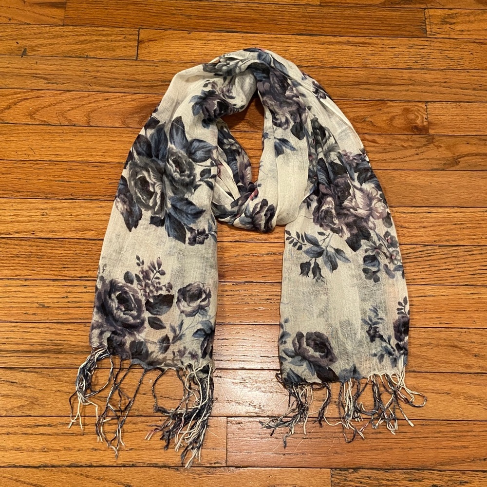 Lightweight Floral Rose Print scarf